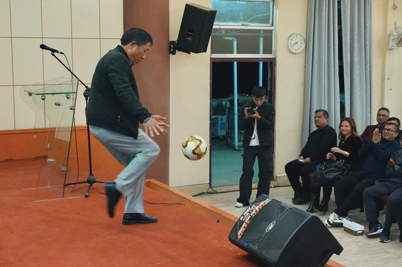 Aizawl Mayor-in Mayors Cup Futsal a kickoff