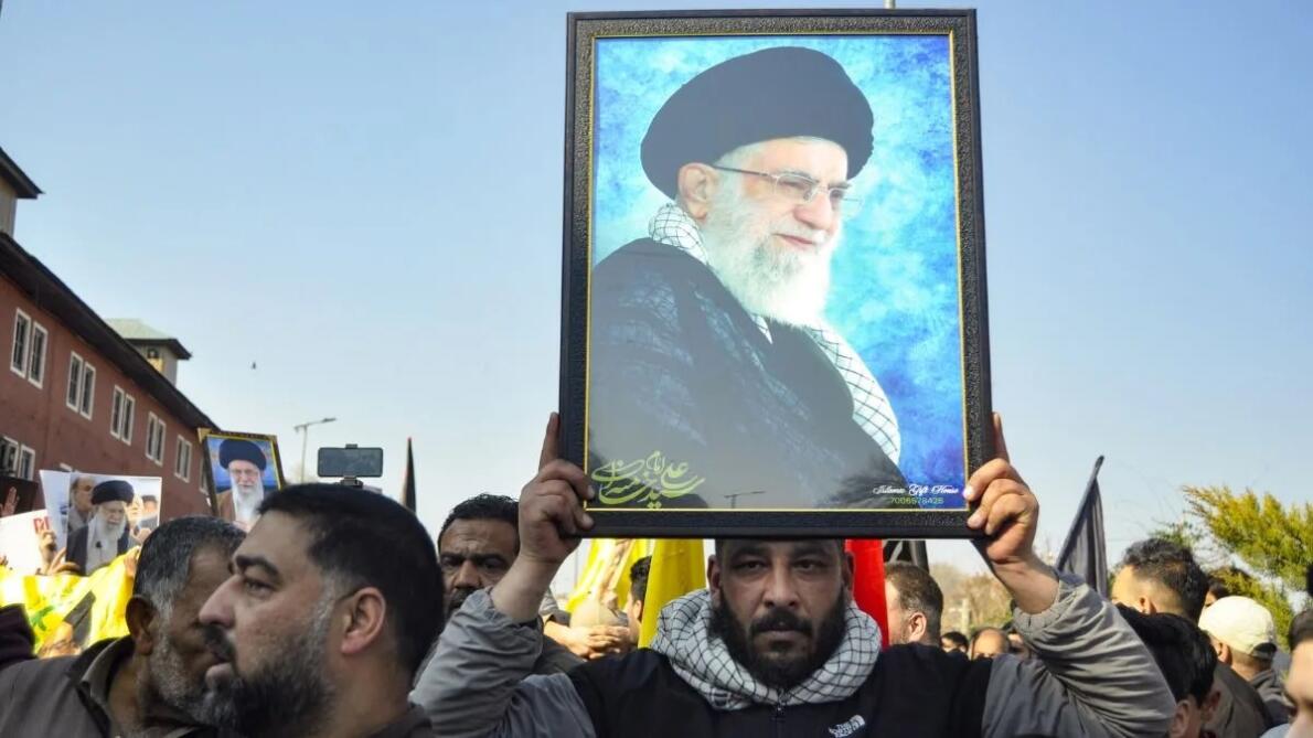 Iran-in  Supreme Leader martar-ah a puang; Trump-a'n na zawka beihah a la vau