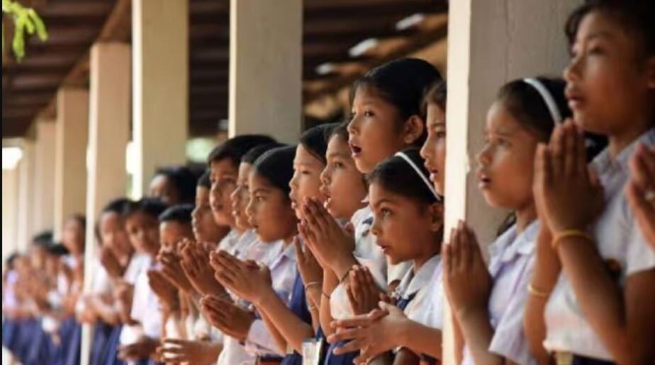 Assam :  Tea garden huamchhungah model school 80 sak belh dawn