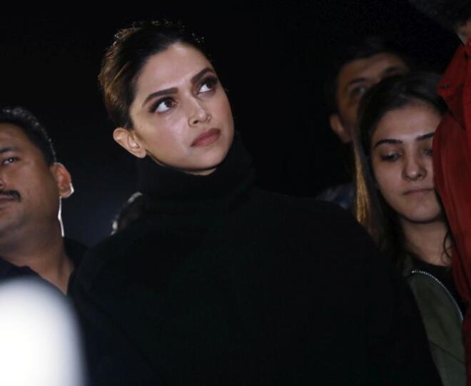JNU-ah Deepika Padukone a inlan Social media titi tui ber a ni nghal