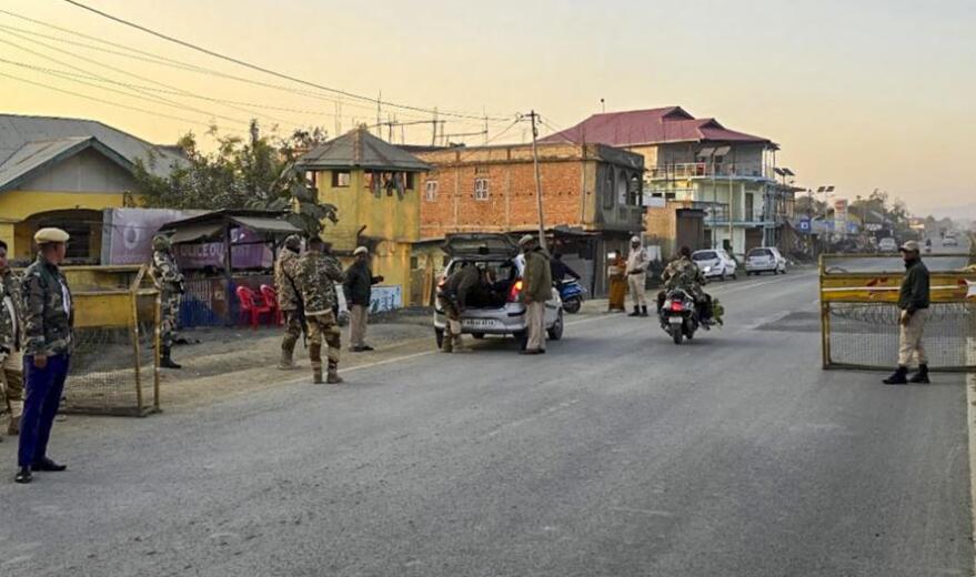 Manipur :  Bishnupur-ah security leh mipui inkarah buaina chhuak