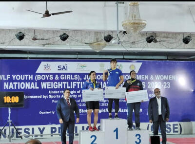 Chhani'n gold medal pahnih la