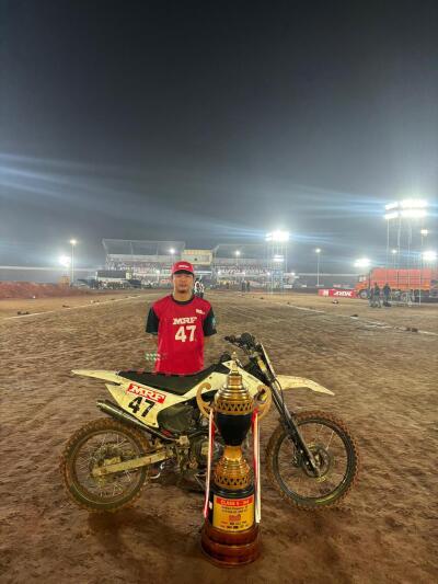 Grand Finale-ah Shaun-a'n podium a lawn