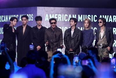 52nd AMA : Award pathum la thei artist 7 awm; Artist of the Year-ah BTS