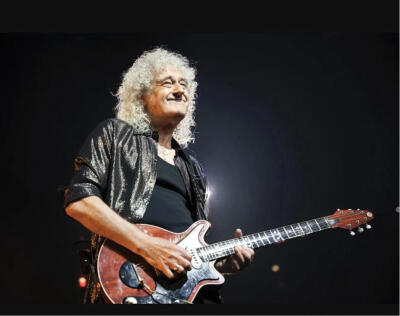 Stage-ah Brian May a inlan leh thei ta