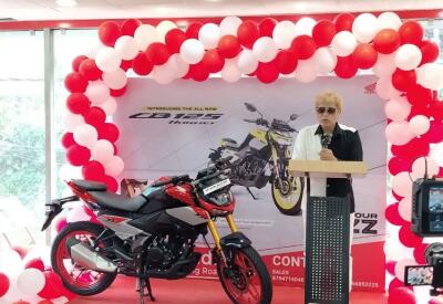 Naked sports bike CB 125 Hornet tlangzarh