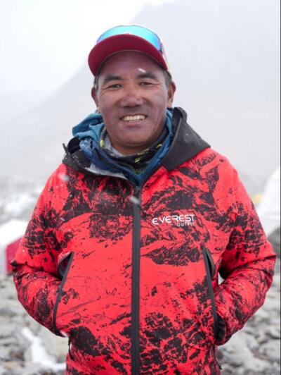 Nepal Sherpa-in a  vawi 32-na atan Mt Everest lawn chhuak