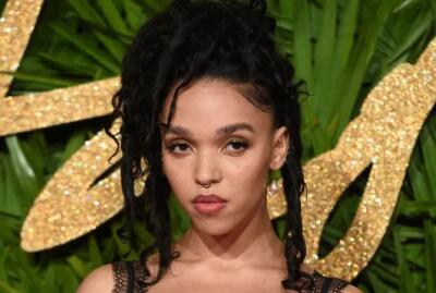 FKA Twigs-in US tour hun sawn hla