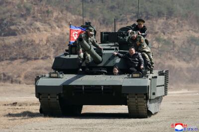 NKorea hotu Kim-a fanuin tank a khalh