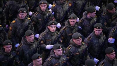 Russia-in ralthuam tel loin Victory Day parade nei dawn