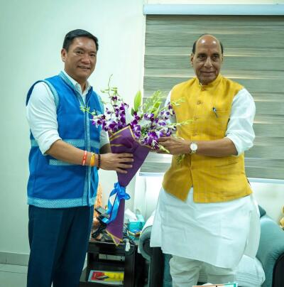 Arunachal :  CM Khandu-a'n Defence Minister Singh a hmu