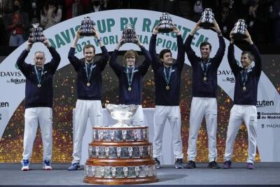 Medvedev hoin Russia an champion