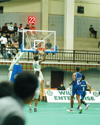 Player hmuhnawm Levi Bradley inlan zan