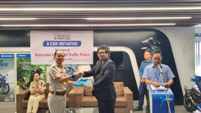 LBS Suzuki-in Aizawl Traffic Police-te tan raincoat pe
