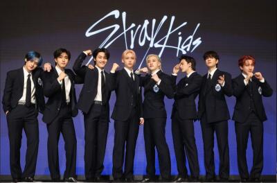 Billboard favorite new music-ah Stray Kids "KARMA"