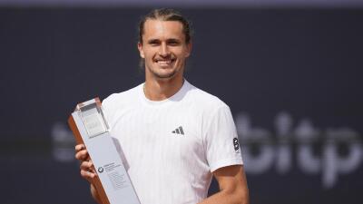 A vawi thum nan Zverev champion
