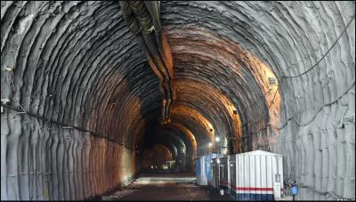 Asia-a leiverh thui ber tur'Zojila Tunnel'