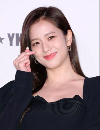 Jisoo-i'n YouTube aṭanga a sum hmuh charity tan hlan