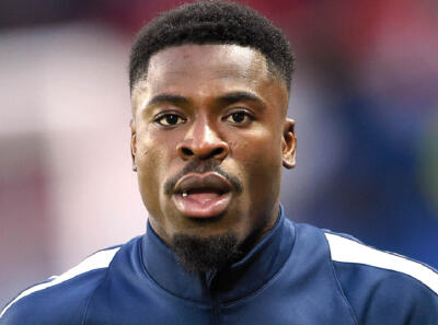 Forest player 22-na Aurier