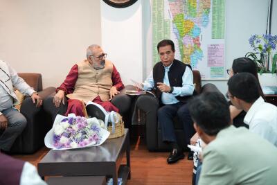 Union Textiles Minister a rawn zin