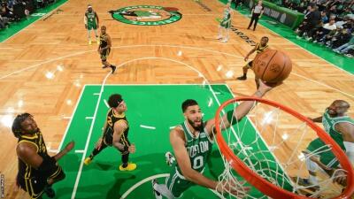 GSW hnehtu Boston Celtics