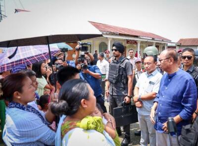Manipur : CM-in Makhan relief camp tlawh