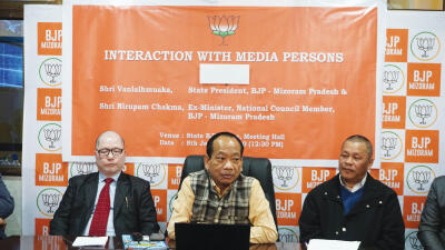 CM hian engtikah nge Dr BD Chakma A ṭhutna turah a ṭhuttir dawn kan en mek  - Mizoram BJP President