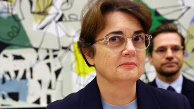 France President-in Louvre museum hotu banna a pawm