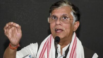 Assam : Police-ten Pawan Khera chenna in dap
