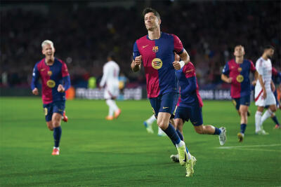 Goal 100 khung thei Lewandowski