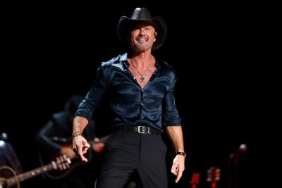 Country Music Hall of Fame-a lak luh tur zingah McGraw tel