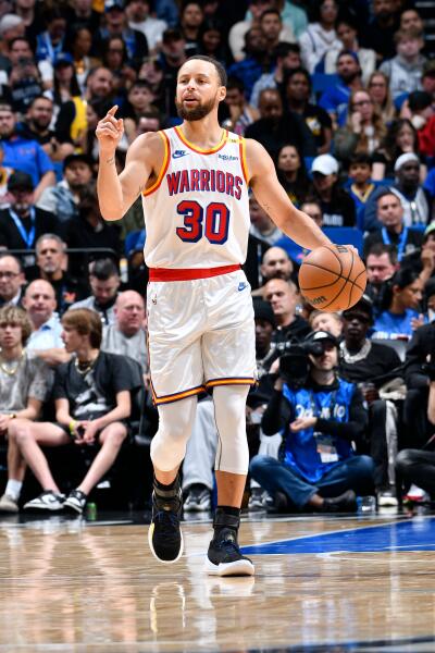 Warriors damna Stephen Curry