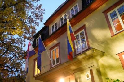 Venezuela-in Norway-a embassy khar