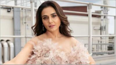 Prety Zinta-in sipai nupui leh fate tan Rs vbc 1.10 pe